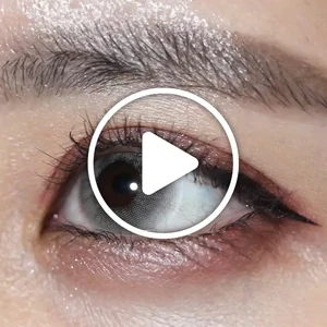 /product/363/_商品サムネイル_フェードグレー着用動画 クールでシックな美発色。ハイトーングレーで自然な色素薄い系の瞳に