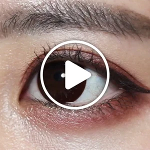 /product/118/_商品サムネイル_ナチュラルブラック着用動画 自然に瞳を大きく見せて、うるうる質感の優しい瞳を演出