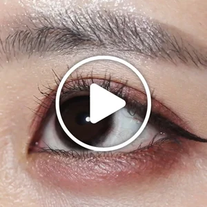 /product/367/_商品サムネイル_ピュールモカ着用動画 どんな瞳の色にも馴染むモカカラー。自然に黒目のサイズアップできる